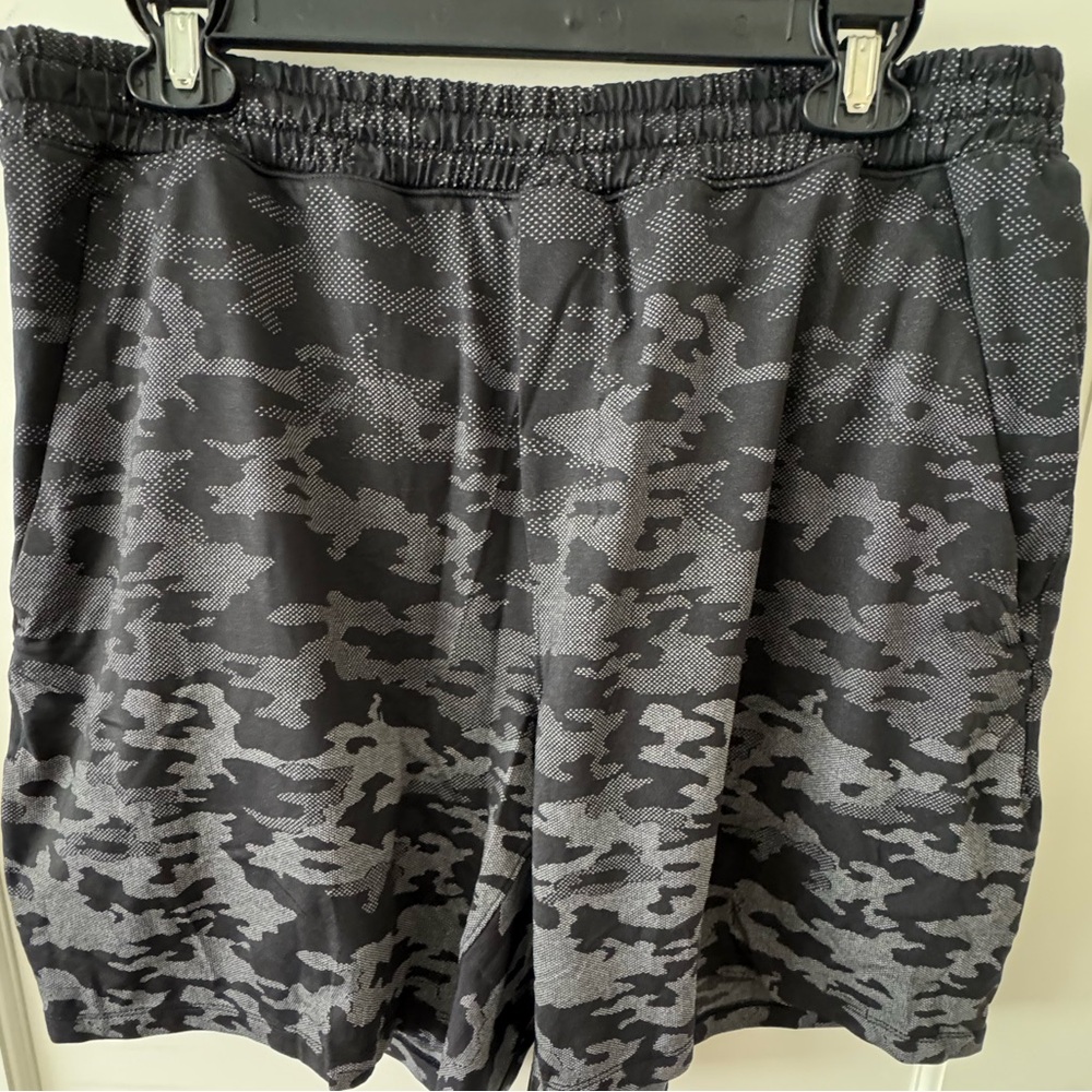 Lululemon Pacebreaker 7in Short XXL Black Camo
